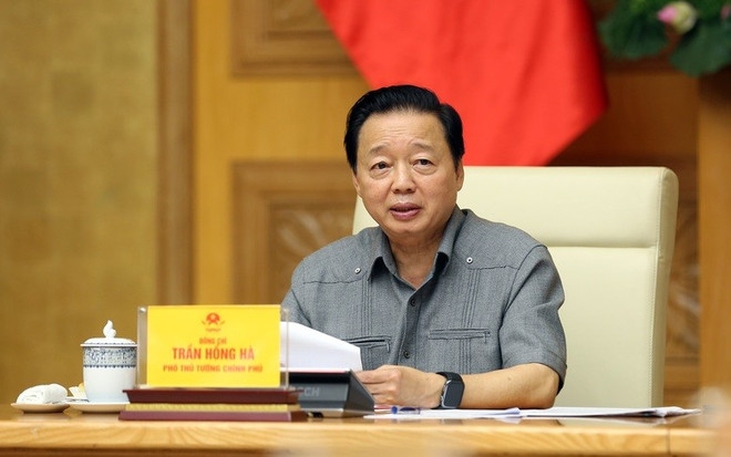 Deputy Prime Minister Tran Hong Ha requests the highest level of penalties and stricter measures for vessels violating national sovereignty or repeatedly offending. (Photo: baochinhphu.vn)
