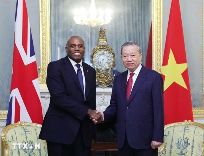 Party General Secretary To Lam (R) and UK Deputy Prime Minister David Lammy (Photo: VNA)
