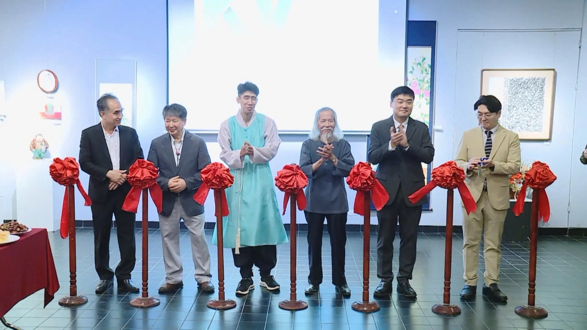 The 2025 Korea-Vietnam Cultural Arts Exchange Exhibition kicks off at the Fine Arts Exhibition House in Hanoi on October 23. (Image source: hanoionline.vn)