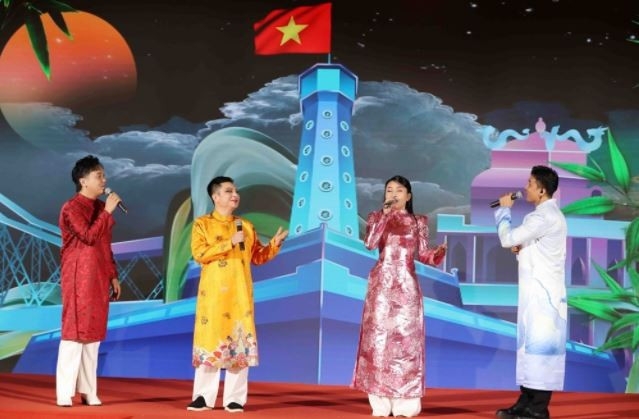At the Vietnam–China Friendship Cultural Exchange Programme held in China to mark the 75th anniversary of diplomatic relations between Vietnam and China. Experts suggested enhancing people-to-people exchange to bolster mutual trust and understanding between the two countries.
