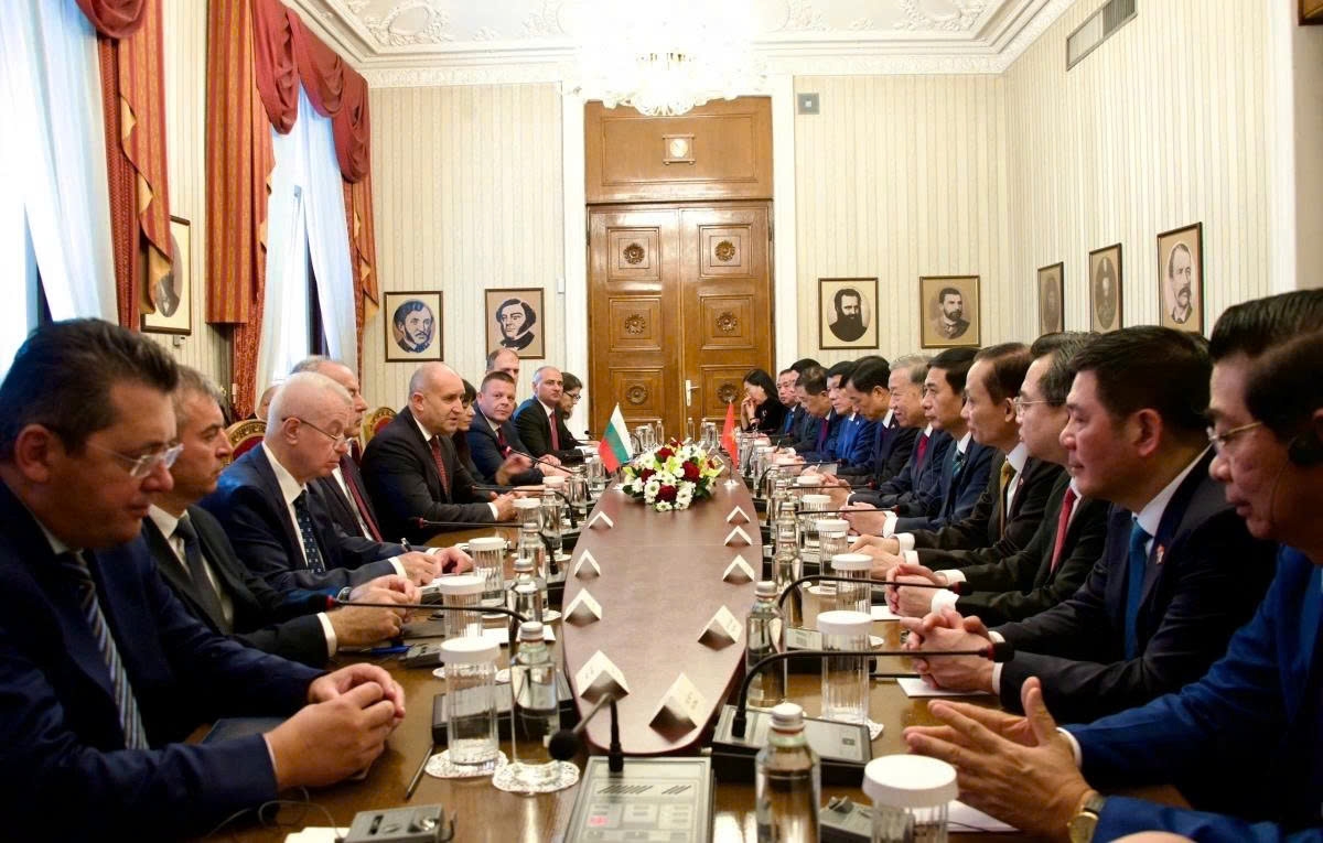 At the talks between Party General Secretary To Lam and Bulgarian President Rumen Radev on October 23