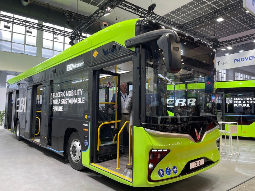 Vinfast's EB12 electric bus model at Busworld Europe 2025 in Brussels, Belgium. (Photo: VNA)