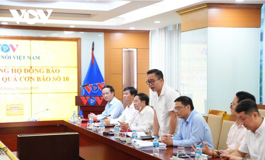 VOV Deputy General Director Pham Manh Hung shares remarks at the event