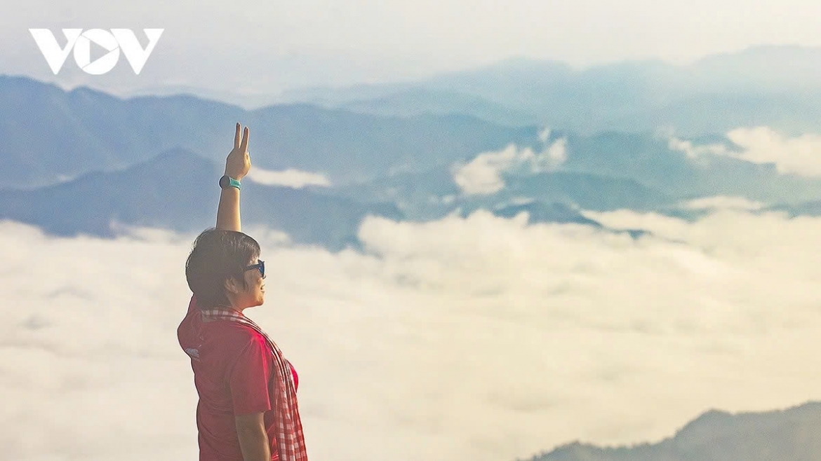 A tourist is eager to discover the beauty at the top of Yen Tu Mt. in early morning this autumn.