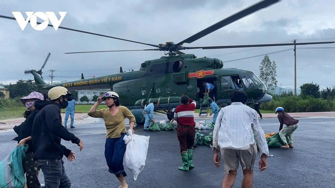 The coordination between the Air Force, local authorities, and residents ensure that relief efforts are carried out quickly, safely, and effectively, helping to minimise losses and boost the morale of flood-affected communities.