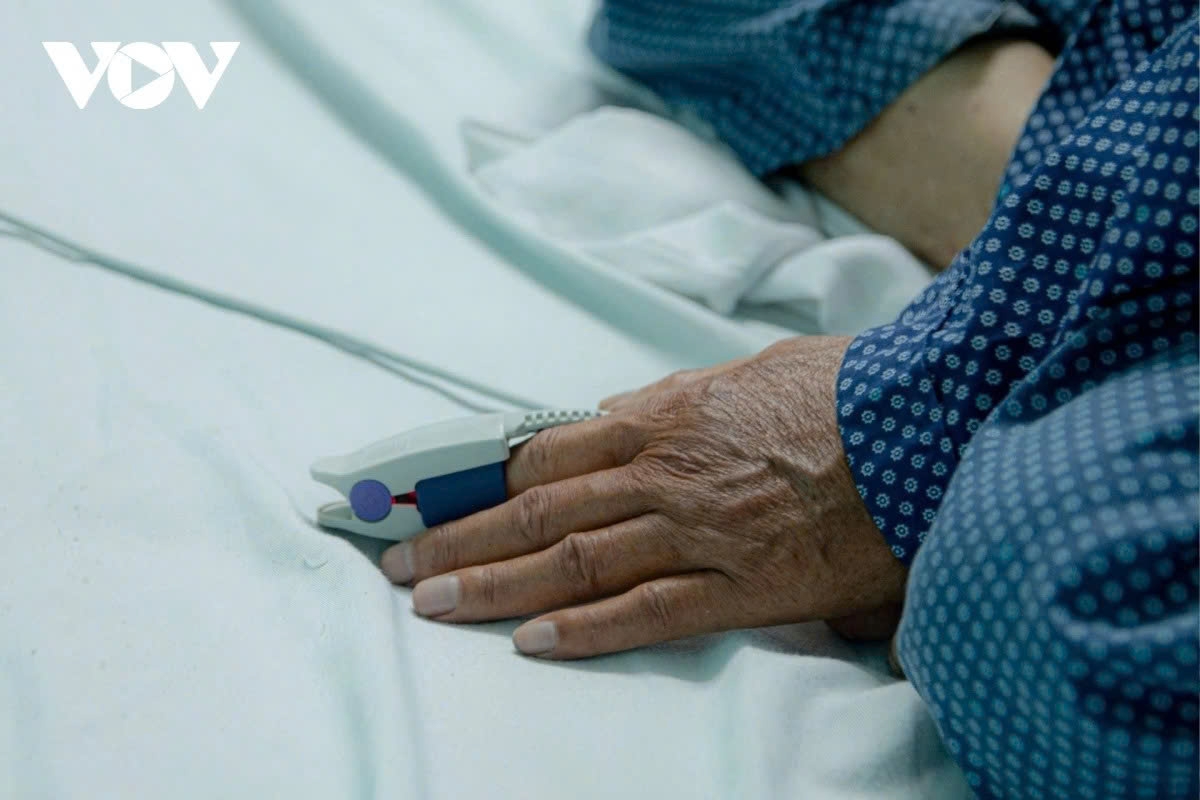 “When I was admitted, the doctors diagnosed me with lung complications. On the day I entered the hospital, I had respiratory failure and needed assisted ventilation. I have never had influenza A before, and this time it was completely different. Now I feel much better, but when I first arrived, I couldn’t breathe or even walk,” recalls Thai.