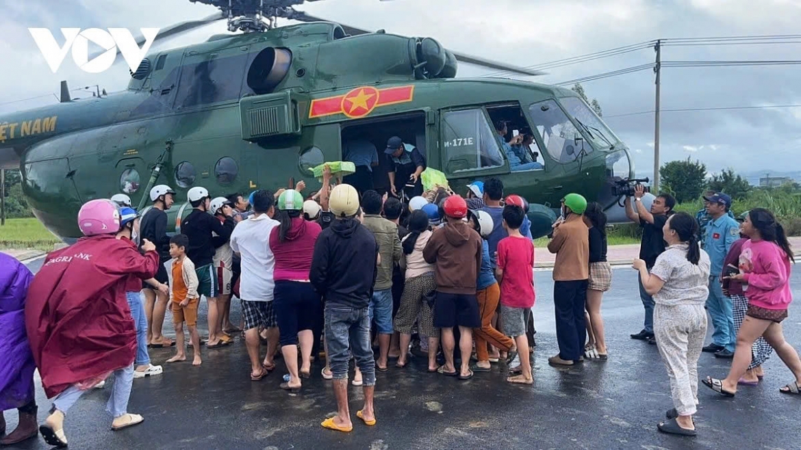 Images of hundreds of residents waiting at designated gathering points have become deeply moving moments. Many share that the arrival of the helicopters feels like “a beacon of hope” amid the disaster.