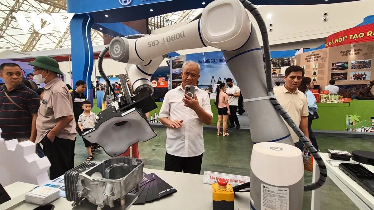 A robot designed for machine production on display at the A80 Expo in Hanoi