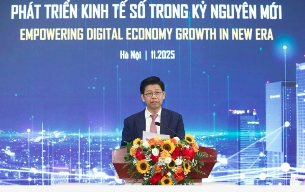 Pham Van Hoanh, Editor-in-Chief of the Finance – Investment Newspaper, addresses the event (Photo: baodautu.vn)
