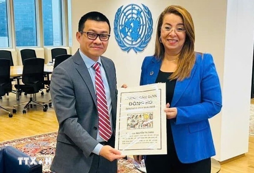 Ambassador Vu Le Thai Hoang expresses sincere thanks to UNODC and  Executive Director of the United Nations Office on Drugs and Crime and Director-General of the UN Office in Vienna Ghada Waly (Photo: Vietnamese Embassy in Austria)