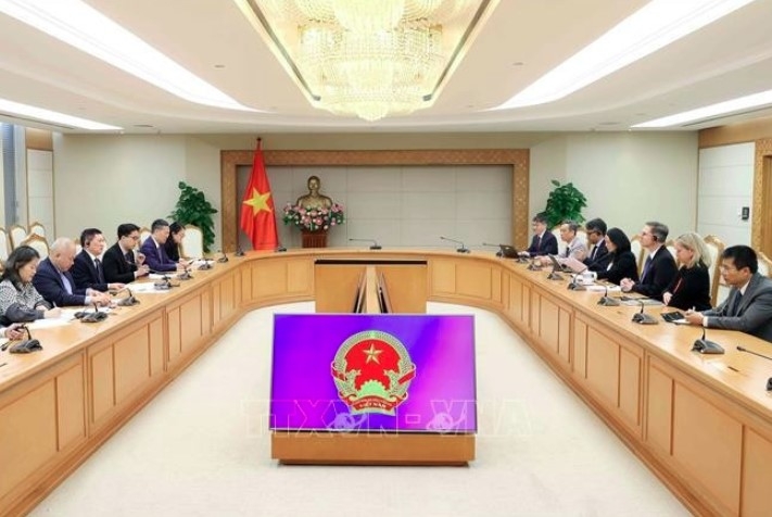 The meeting between Deputy Prime Minister Ho Duc Phoc and WB Vice President for the East Asia and Pacific Region Carlos Felipe Jaramillo in Hanoi on November 25 (Photo: VNA)