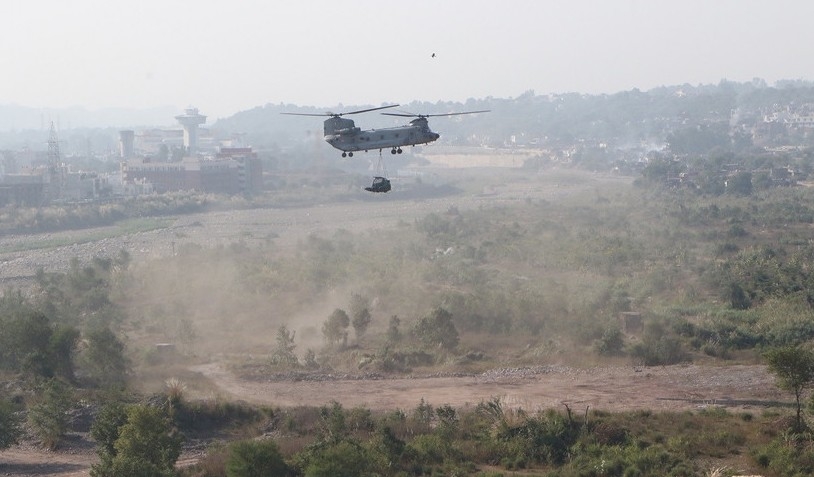Disaster relief equipment dropped from aircraft during VINBAX 2024 exercise (Photo: VNA)