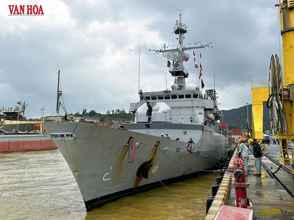 France’s Floreal-class frigate Prairial begins a six-day friendly visit to Da Nang to strengthen Vietnam–France defence cooperation. (Photo: baovanhoa.vn)