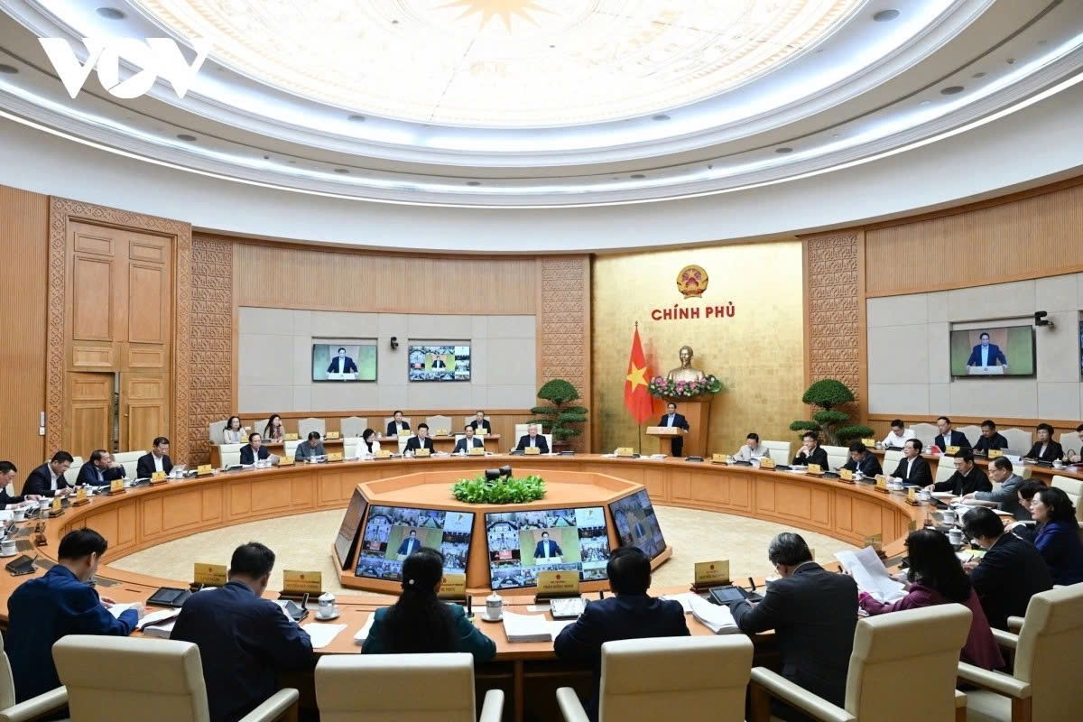 An overview of the monthly regular Government meeting for October in Hanoi on November 8