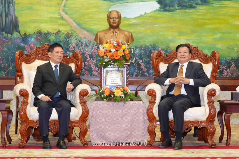 Deputy Prime Minister Ho Duc Phoc meets with Lao Party General Secretary and President Thongloun Sisoulith. (Photo: VNA)