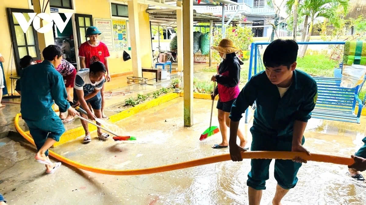Hue city mobilise forces to speed up clean-up recovery a week ago in the wake of subsequent typhoons