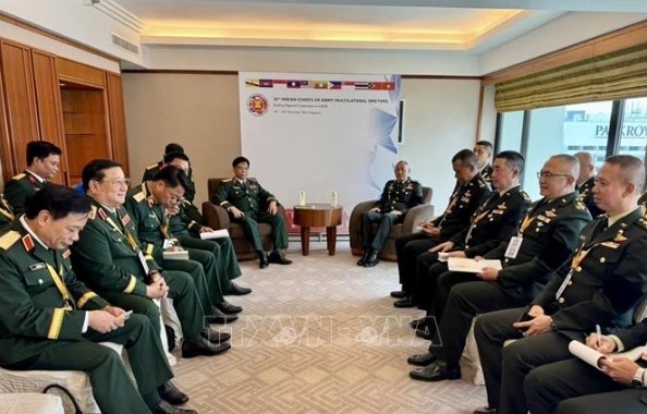 Lieutenant General Nguyen Van Nghia meets Thai delegation head during the event (Photo: VNA)