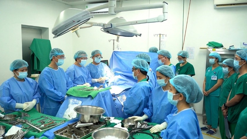 Medical staff observe a one-minute moment of silence to honor organ donors
(Photo provided by Cho Ray Hospital)
