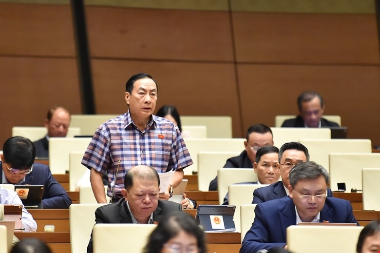National Assembly deputy Pham Van Hoa makes a proposal regarding amendments to the 2020 Investment Law