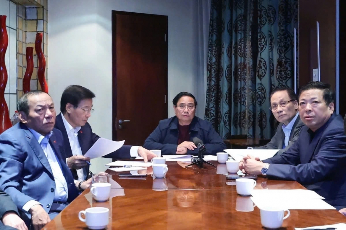 Vietnamese Prime Minister Pham Minh Chinh chairs a virtual meeting from South Africa early on November 23 to discuss urgent measures to respond to severe flooding across the central region