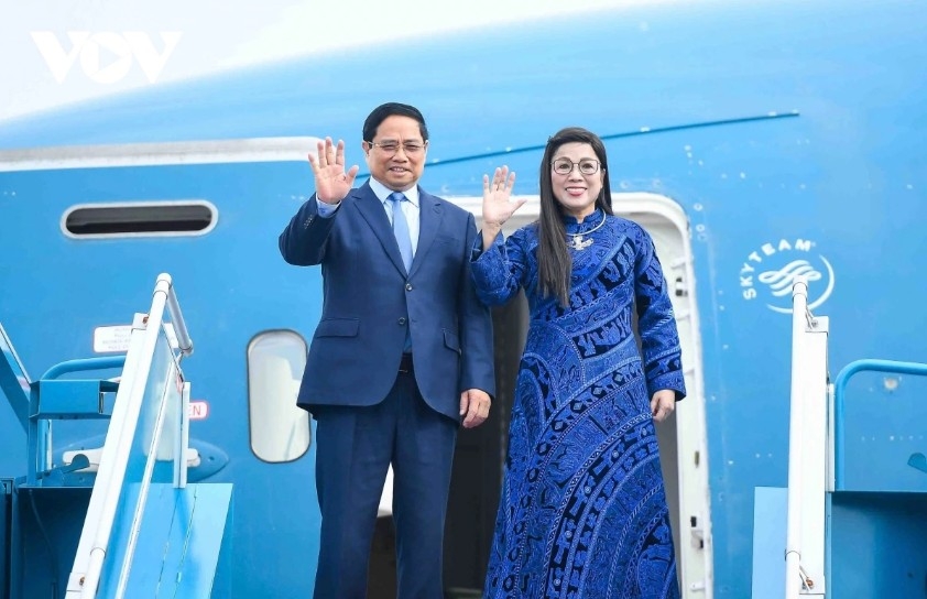 Prime Minister Pham Minh Chinh and his spouse depart for official visits to Kuwait and Algeria, and for the G20 Summit and bilateral activities in South Africa from November 16 to 24
