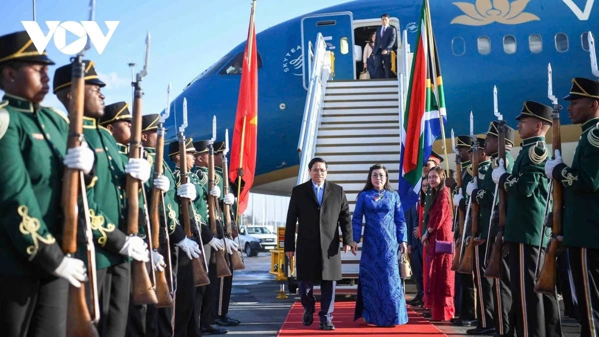 Prime Minister Pham Minh Chinh and his spouse arrive at O.R Tambo International Airport in Johannesburg, South Africa for the G20 Summit