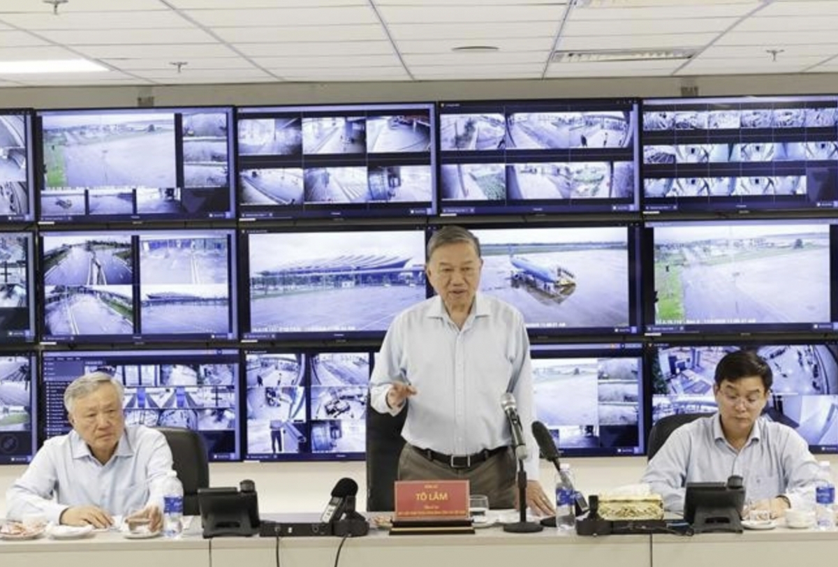 Party General Secretary To Lam speaks at the meeting with Hue's authorities on November 2. (Photo: VNA)