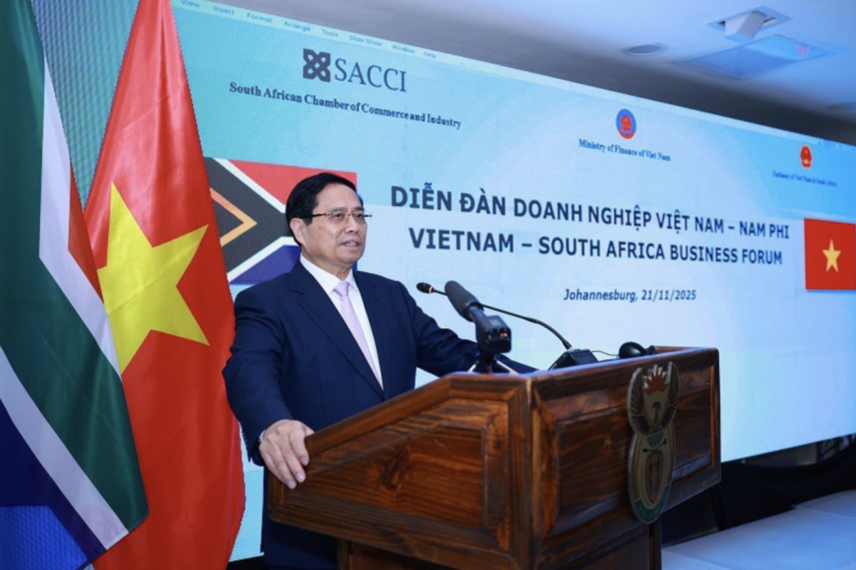 PM Pham Minh Chinh addresses the Vietnam – South Africa Business Forum in Johannesburg on November 21. (Photo: VNA)