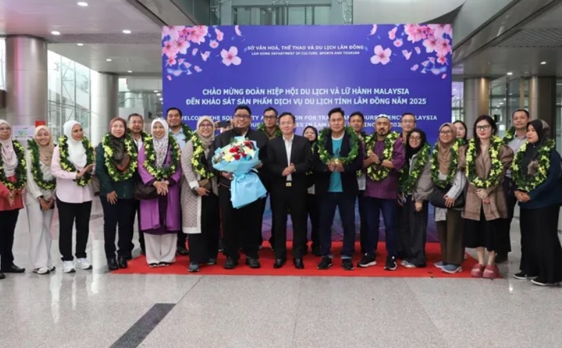 SAFTTA members along with leaders of Malaysian travel companies at the welcome ceremony  (Photo: sggp.org.vn)