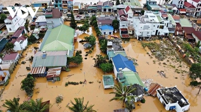 Severe floods inundate central Vietnam