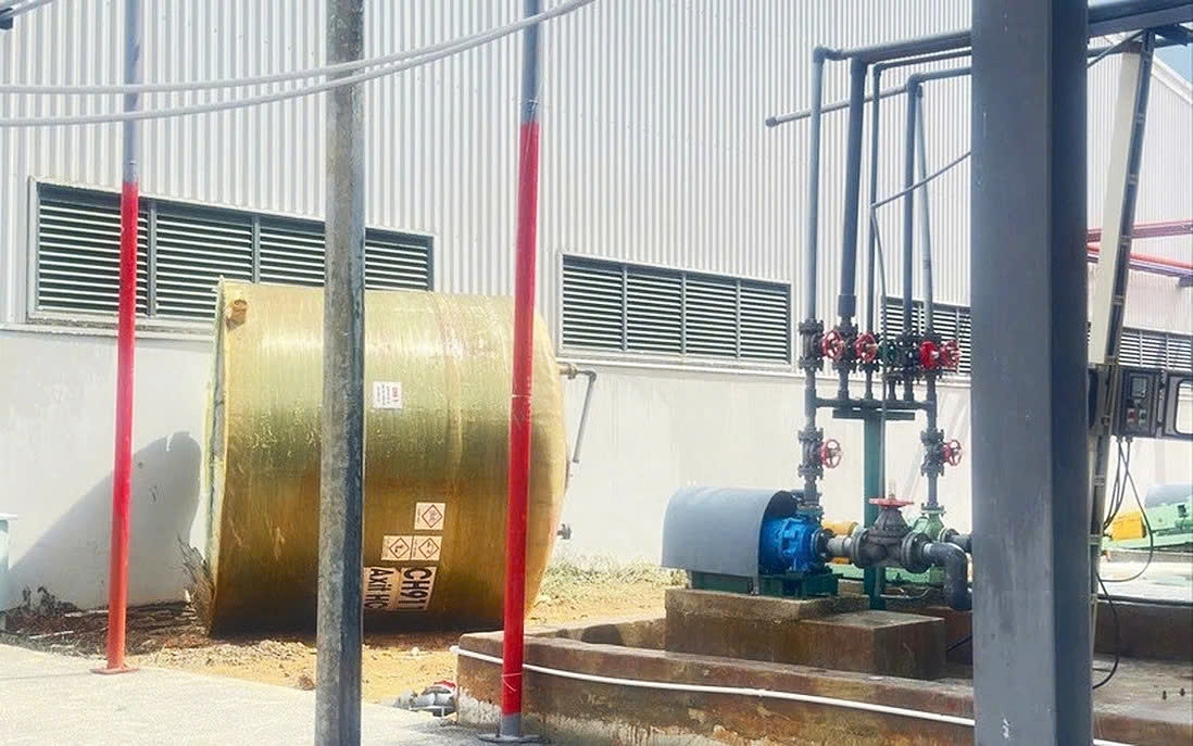 The acid tank after the explosion. (Photo: VNA)