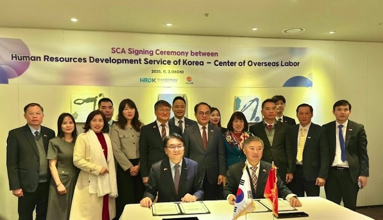 At the SCA signing ceremony between the Human Resources Development Service of Korea and the Vietnam Center of Overseas Labor (Photo:nhandan.vn)