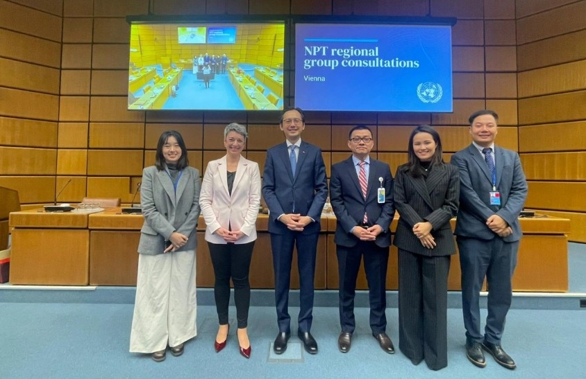 Vietnam delegation attends the conference