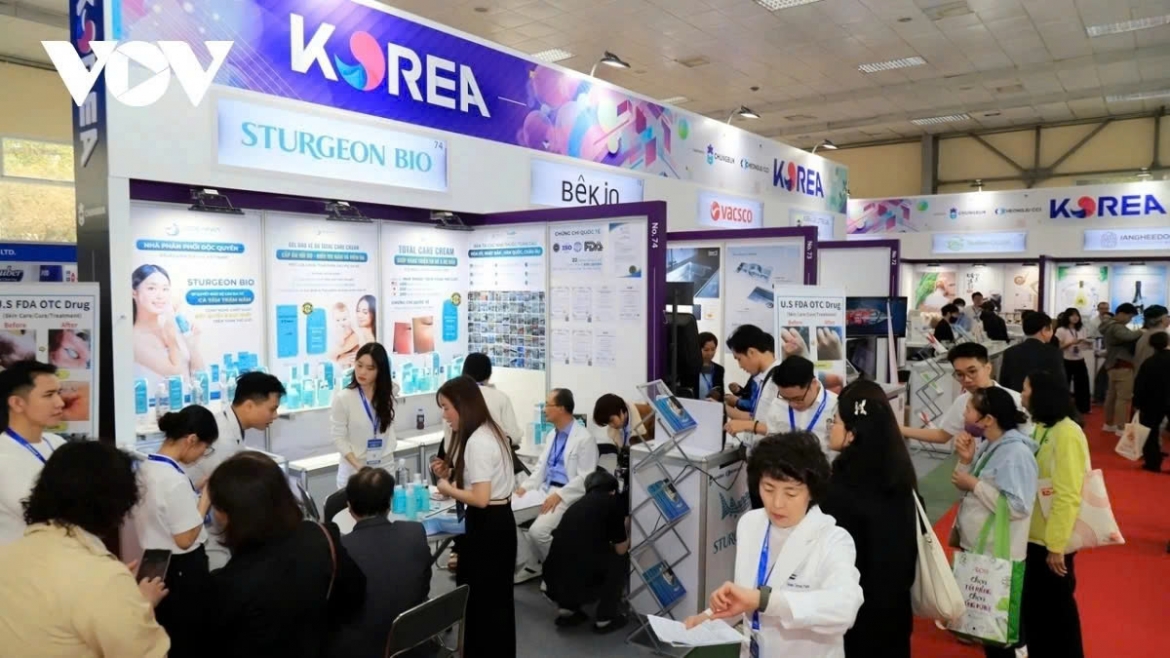 The opening ceremony of Vietnam Expo 2025 in Hanoi on April 2 attracts large crowds of visitors