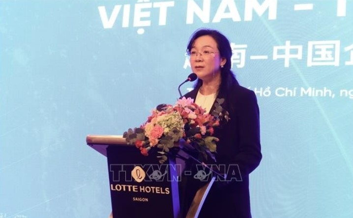 Yang Yanyan, Chairwoman of the Guangxi Council for the Promotion of International Trade, speaks at the Vietnam–China Business Seminar (Photo: VNA)