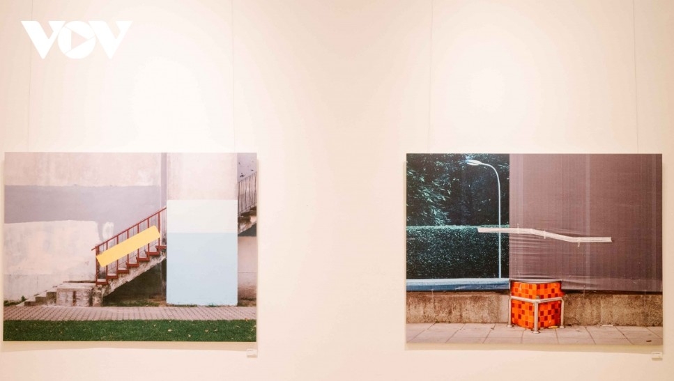 The works are meant not only to be seen but also to convey the artist’s inner state.