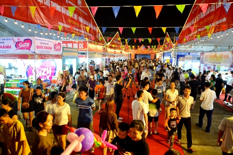 Vietnam-China border trade fair is expected to attract many visitors this year. (Photo: congdankhuyenhoc.vn)
