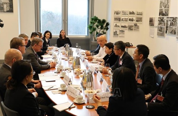 At the meeting between the CPV delegation and Vice-President of the German Bundestag Bodo Ramelow (Photo: VNA)