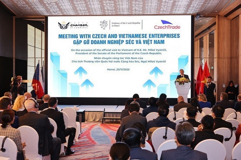President of the Senate of the Parliament of the Czech Republic Milos Vystrcil on November 20 meets with Czech and Vietnamese enterprises in Hanoi as part of his official visit to Vietnam. (Photo: VNA)