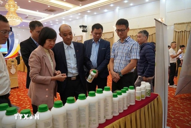 Delegates visit a product exhibition space at the conference reviewing the 2022–2025 implementation of the national startup ecosystem support scheme. (Photo: VNA)