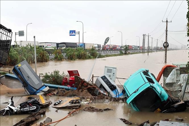 Damage caused by historic rains and floods in Phu Yen ward, Dak Lak province.