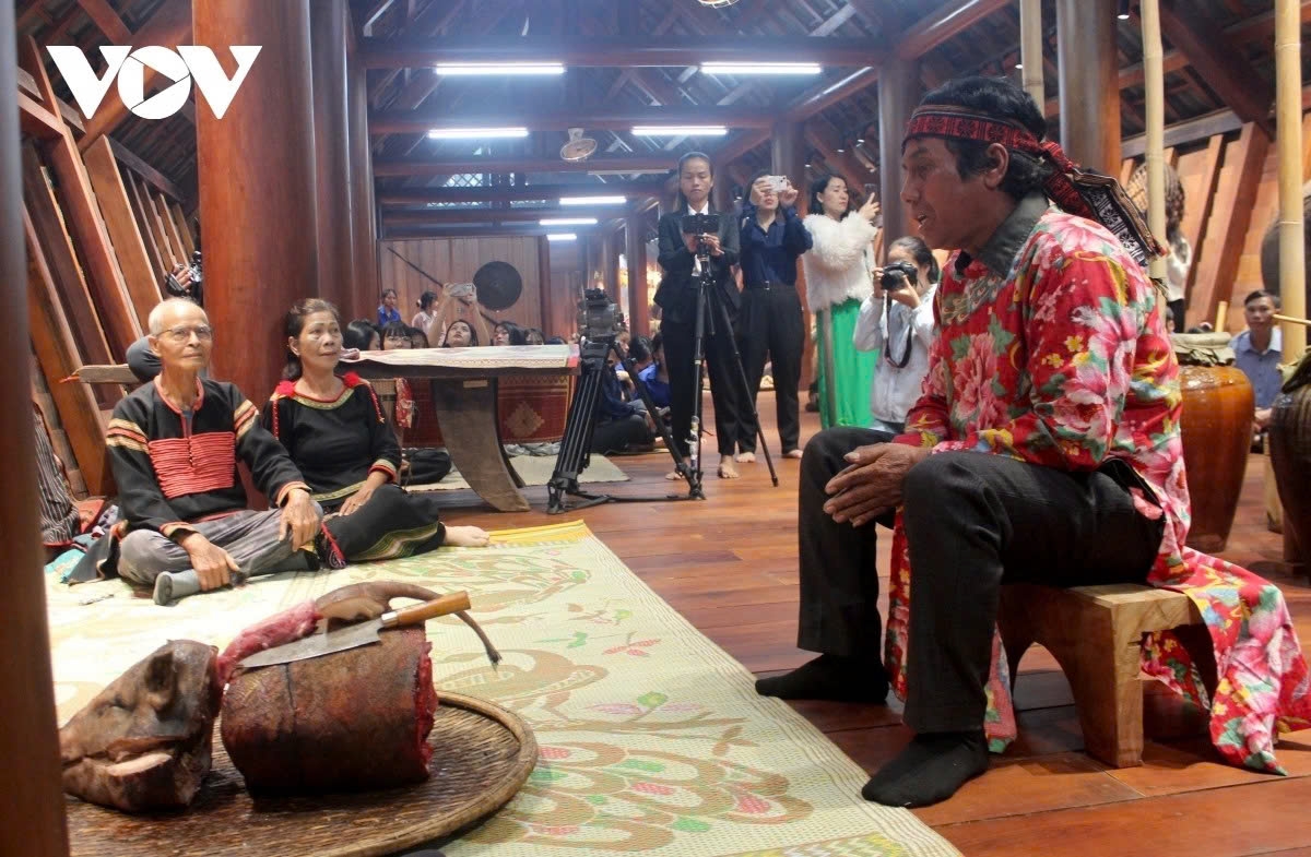 The ritual is divided into two parts: one for worshiping the gods and ancestors, and the other for praying for the health and well-being of the house’s owner.