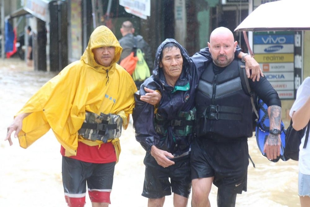 They put themselves at risk to rescue as many people as possible.