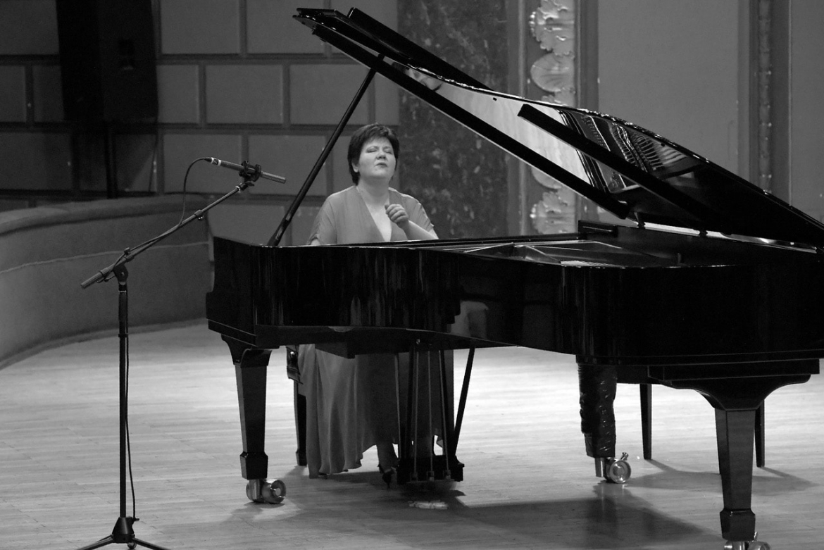 French pianist Dana Ciocarlie will perform across Vietnam. (Image source: French Institute in Vietnam)