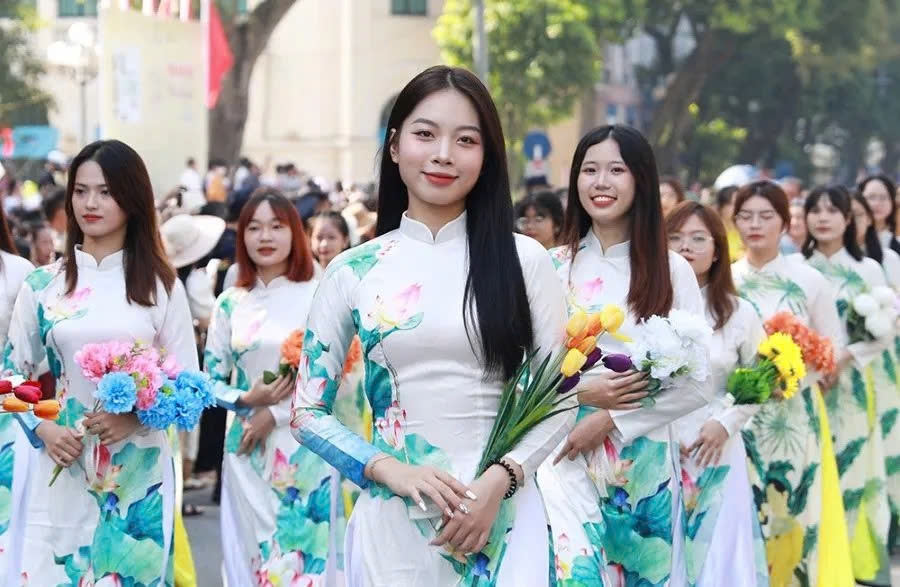 Ao Dai Parade at the Hanoi Autumn Festival 2023 (Photo courtesy of the event organisers)