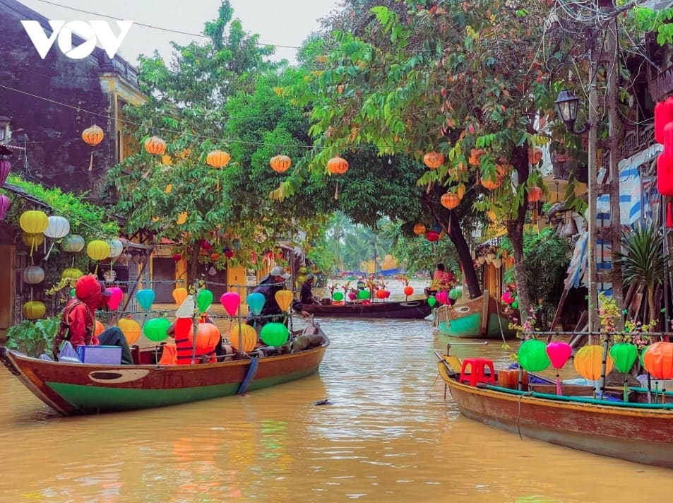 Floodwaters in certain locations have risen to a depth of 0.5 meters.