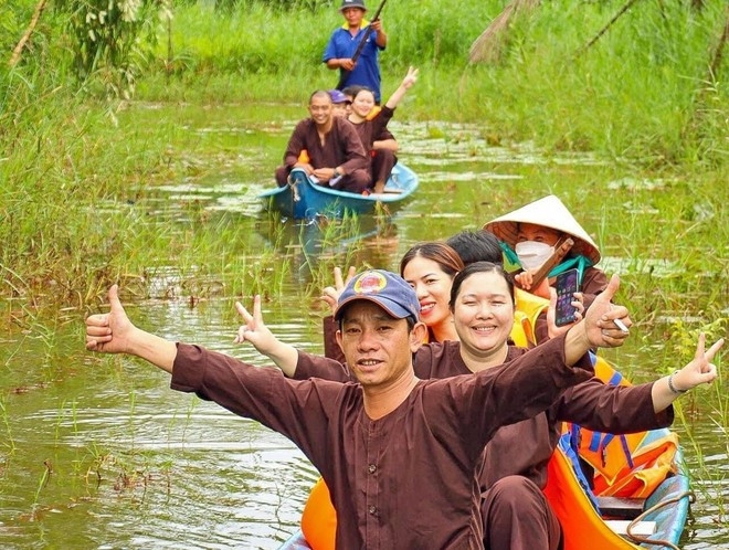 Tourists visit an eco-tourism site in the U Minh Ha forest in Ca Mau province (Photo: VNA)
