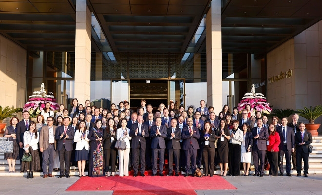 National Assembly Chairman Tran Thanh Man and the delegates from the European–ASEAN Business Council (EU-ABC) and the European Chamber of Commerce in Vietnam (EuroCham). (Photo: VNA)