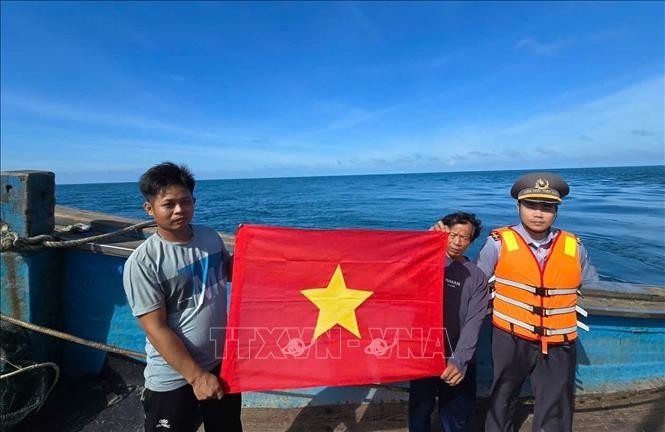 Alongside inspections, since early 2025, the unit has presented 188 national flags to encourage fishermen as they head offshore.
