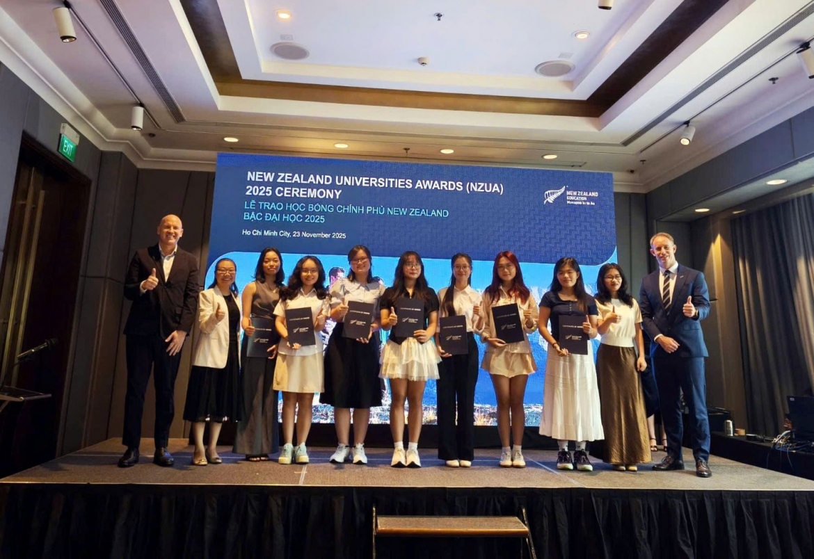 Eight outstanding Vietnamese students receive New Zealand Universities Awards
(Photo: Trong Nhan/tuoitre.vn)